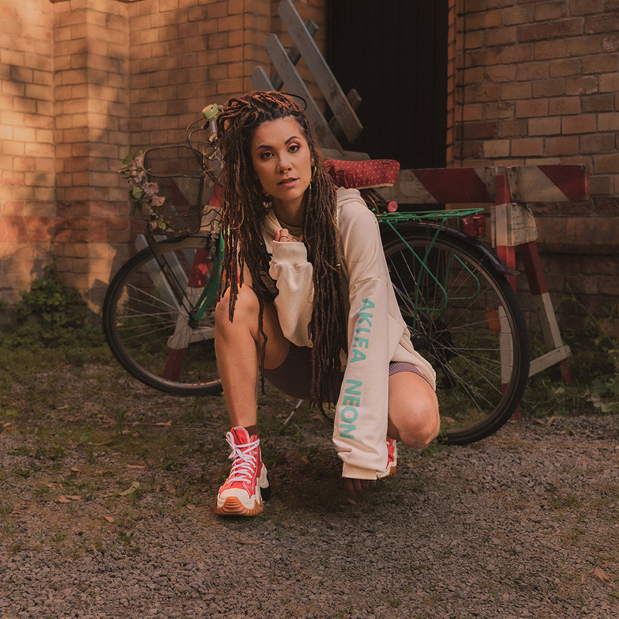 AKLEA NEON - Oversized White Hoodie