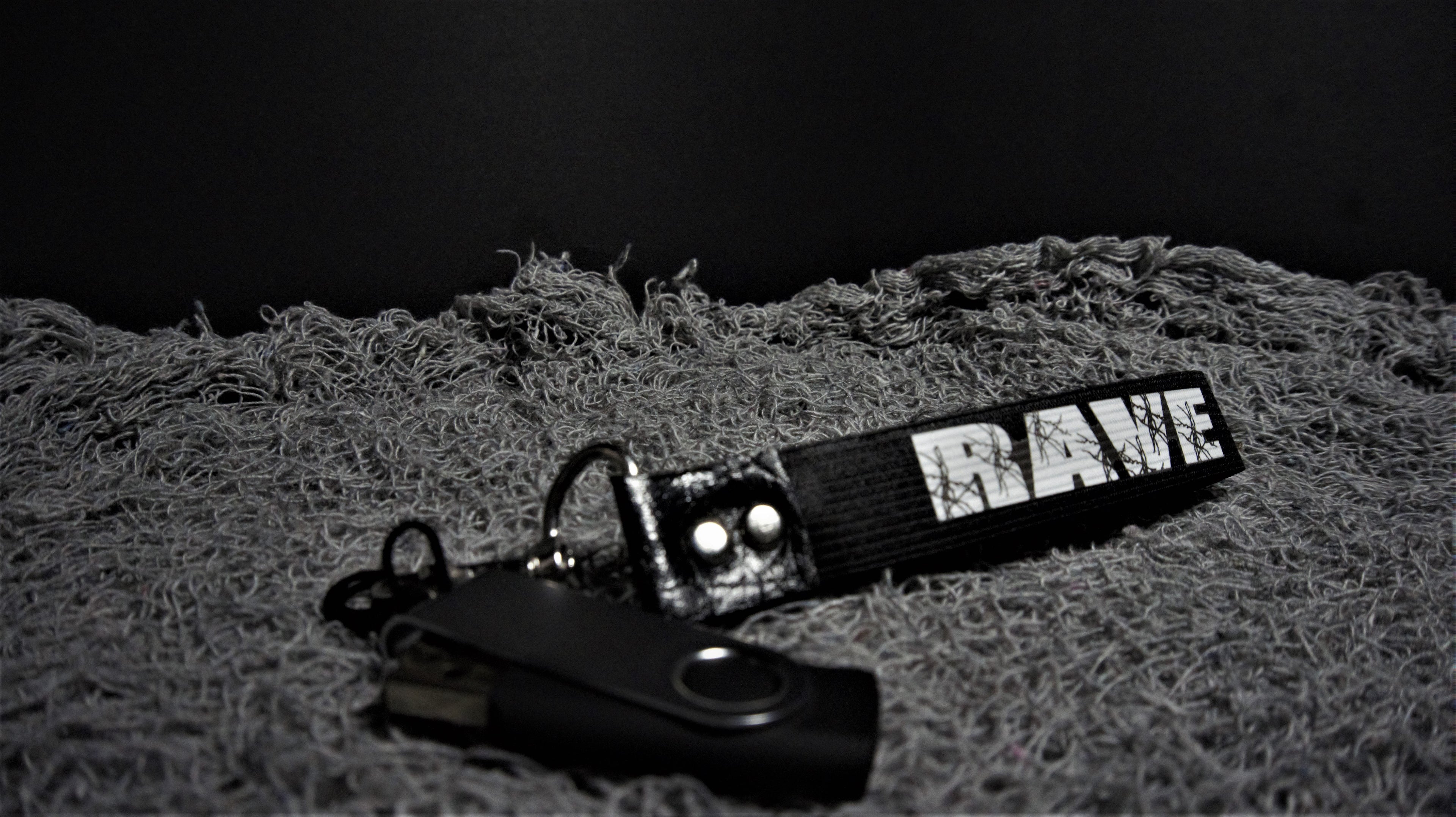 Keychain - Rave - Black