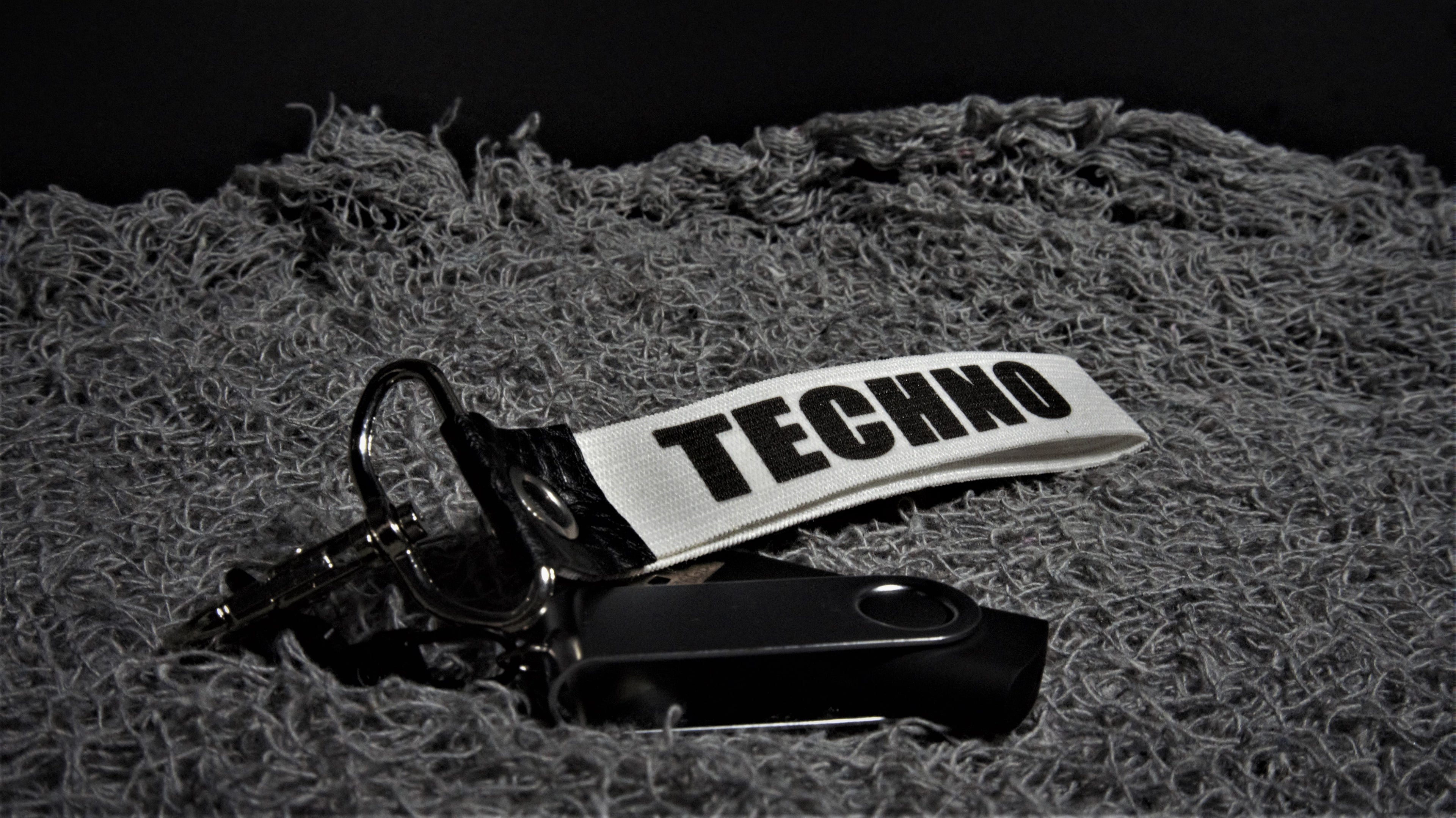 Keychain - Techno - White